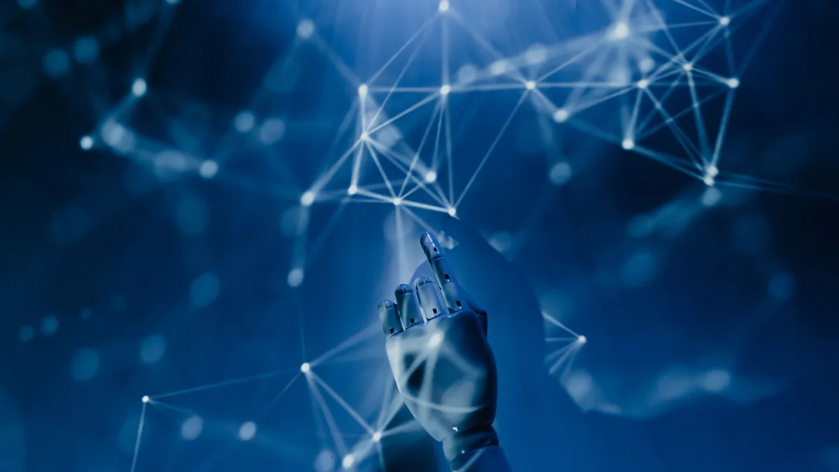 Interacción con asistente de inteligencia artificial y atención digital corporativa